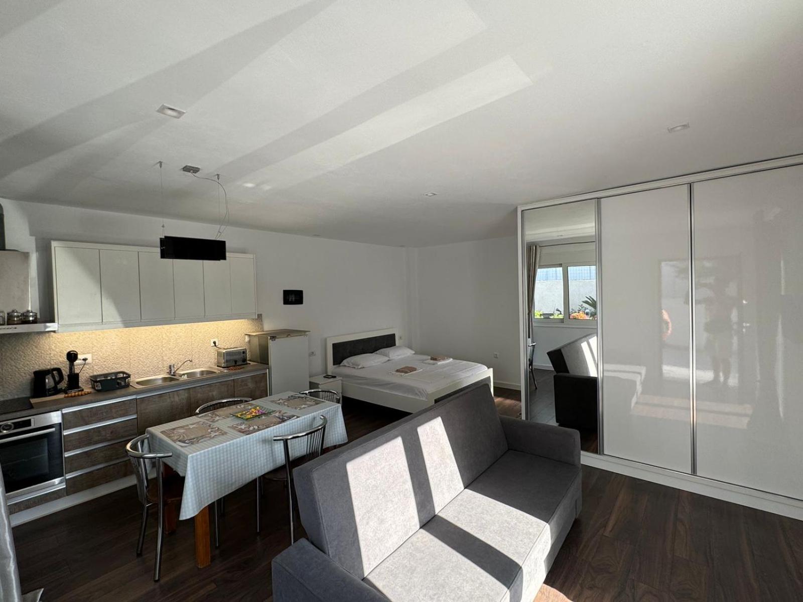 Sulozeqi Apartments Ksamil Exterior photo
